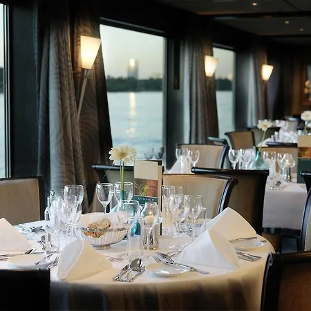 Hotel Crossgates Hotelship 4 Star - Altstadtnord - Cologne